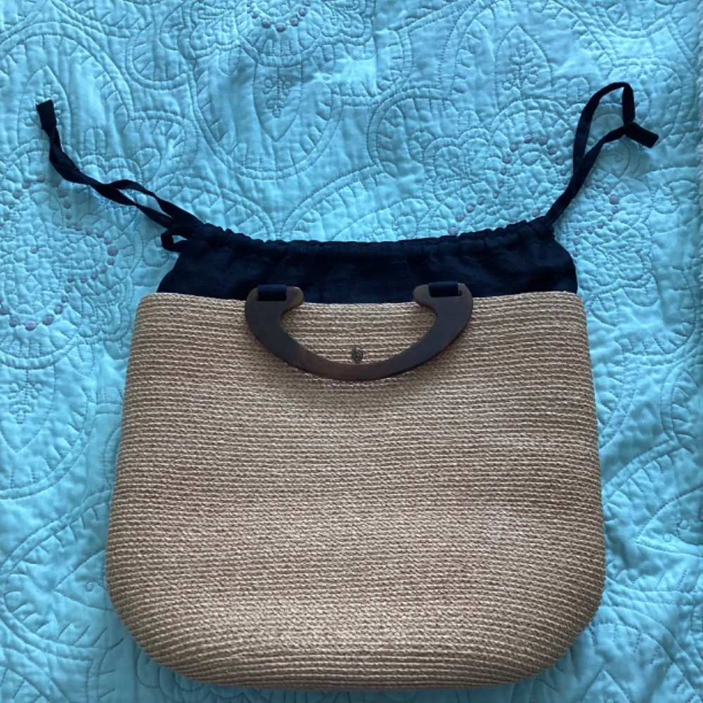 Helen Kaminski raffia with small plastic handle - Picture 5 of 5